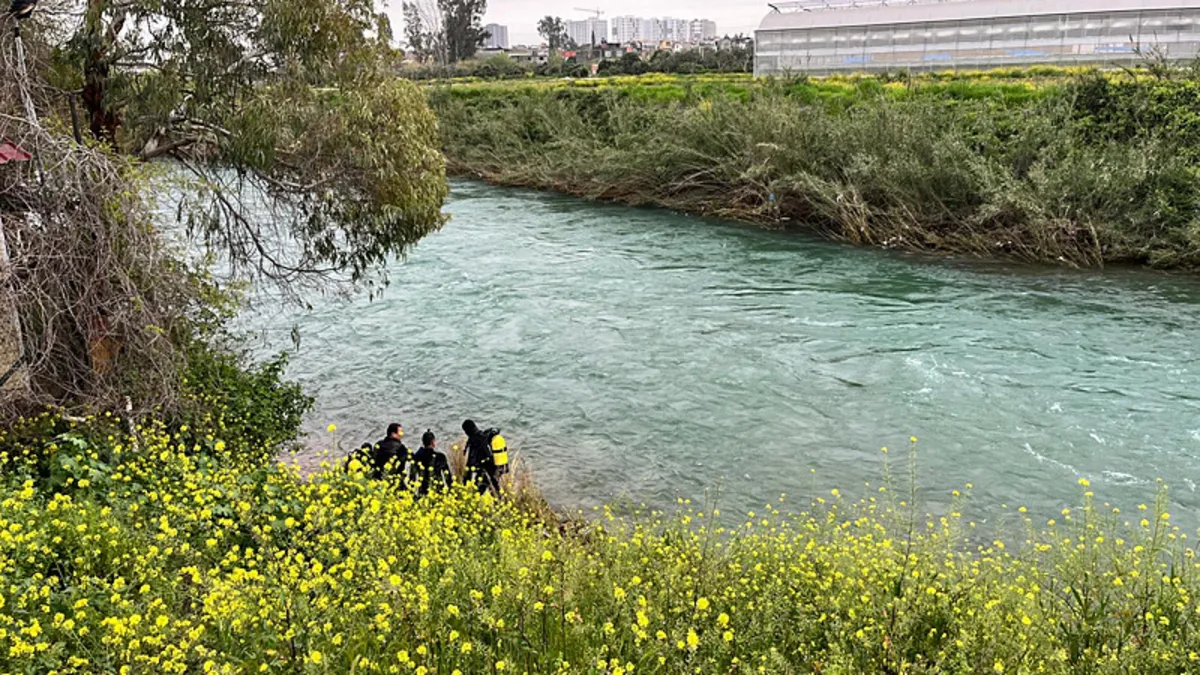 Mersin’de suya atlayan çocuk kayboldu! Mersin’de suya atlayan çocuk kayboldu!