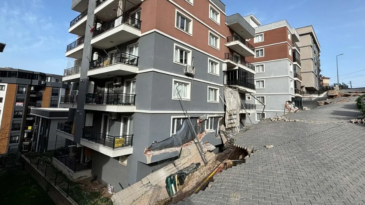 Çöken istinat duvarının müteahhidi gözaltında Çöken istinat duvarının müteahhidi gözaltında