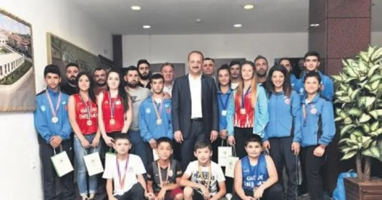 Şampiyon sporculardan Akgül’e ziyaret