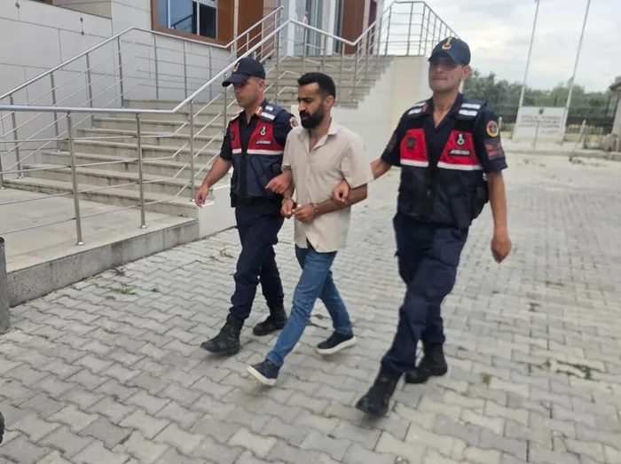 canli-yayinda-genc-kizlara-gazinoda-calisma-cagrisi-yapan-supheli-tutuklandi-1787039328807.jpg