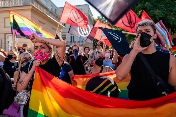 Avrupa ’Yaralı dev!’ Fransız uzmandan çarpıcı sözler: Eşcinselliği veya LGBT’yi eleştirse yasaklanırdı