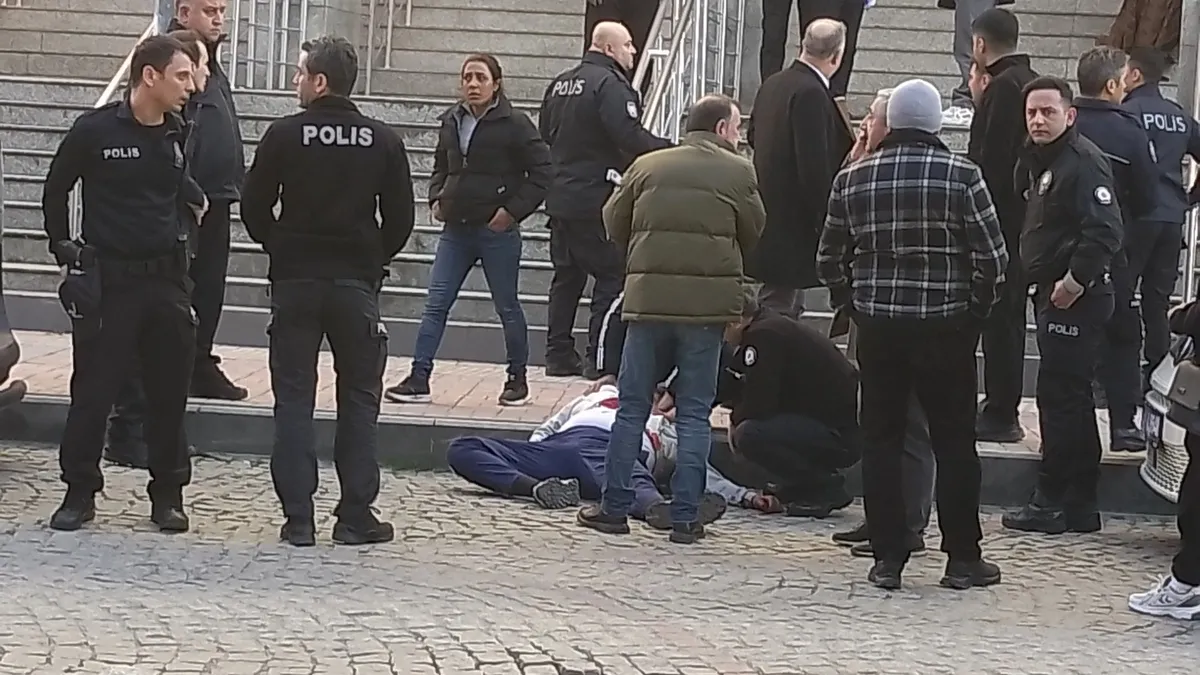 İzmit’te adliye önünde husumetlisini öldürmüştü: Cinayette kan donduran ‘cinsel istismar’ detayı! İzmit’te adliye önünde husumetlisini öldürmüştü: Cinayette kan donduran ‘cinsel istismar’ detayı!