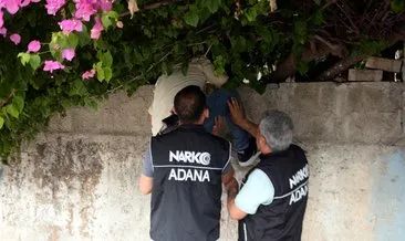 Polis duvardan atladı levyeyle kapıyı açtı #adana