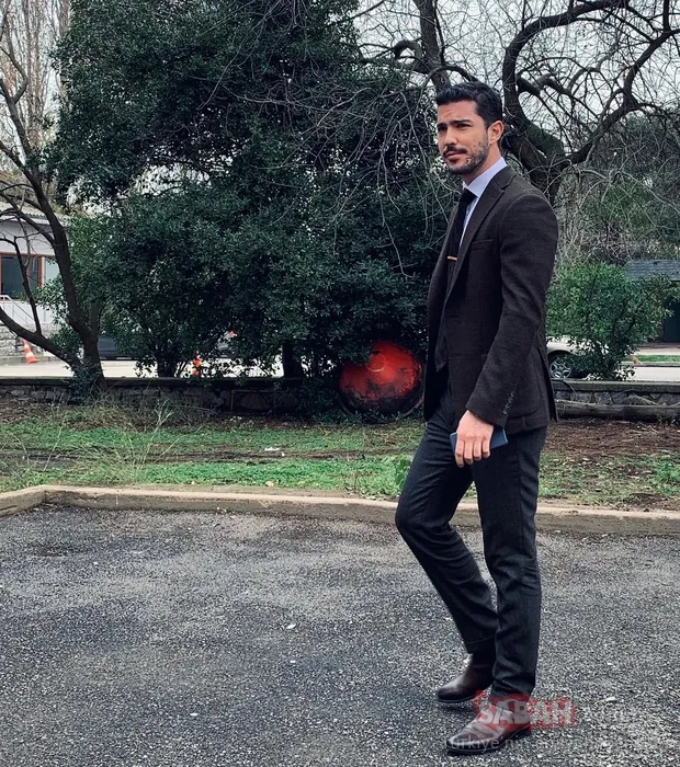 Yakışıklı oyuncu Kaan Yıldırım’ın babasını görenler şoke oldu! Babasının Aynısıymış