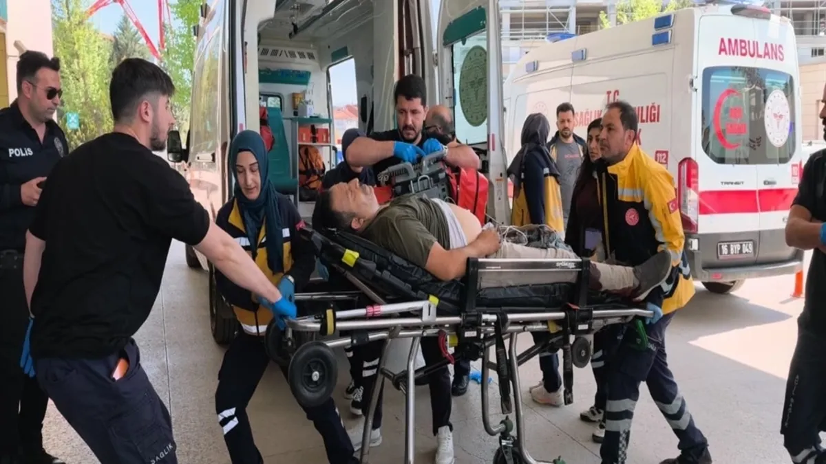 Oto tamirhanesinde kanlı hesaplaşma: Katilin ifadesi ortaya çıktı! “Babamı darbettiği için öldürdüm” Oto tamirhanesinde kanlı hesaplaşma: Katilin ifadesi ortaya çıktı! “Babamı darbettiği için öldürdüm”