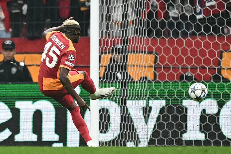 Victor Osimhen, Şampiyonlar Ligi tarihine damga vurdu! Bir benzeri yok...