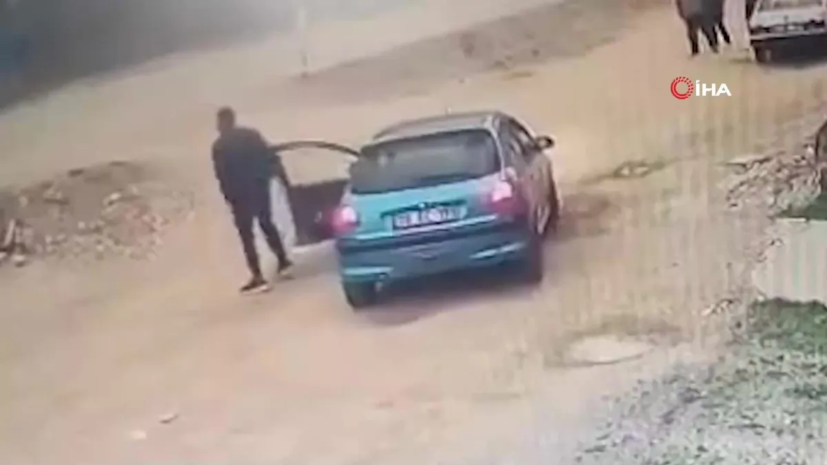 Önce konuştu, sonra çarptı: O anlar kamerada | Video videosunu izle Önce konuştu, sonra çarptı: O anlar kamerada | Video videosunu izle