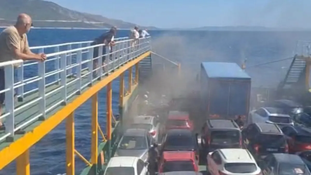 Marmara Denizi'nden dehşet anları: Feribotta yangın çıktı! İçinde 200 yolcu ve 70 araç var!