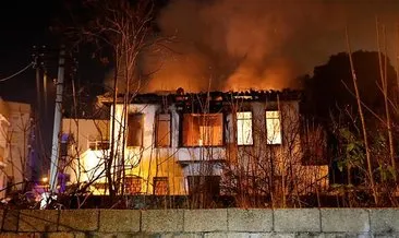 Antalya'da tarihi ev alev alev yandı #antalya