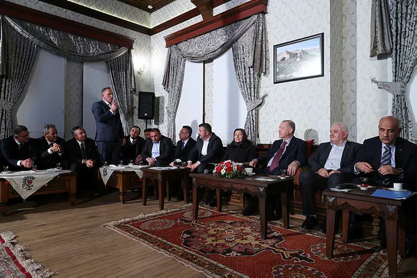 son-dakika-baskan-erdogan-tokat-ziyaretinde-ciftcilerle-bulustu-aycicek-yaginda-sorun-yok-suni-bir-panik-havas-1648321037032.jpg