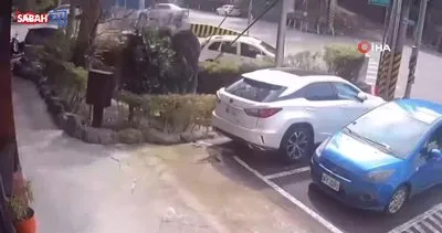 Tayvan’da çöken yol aracı yuttu | Video