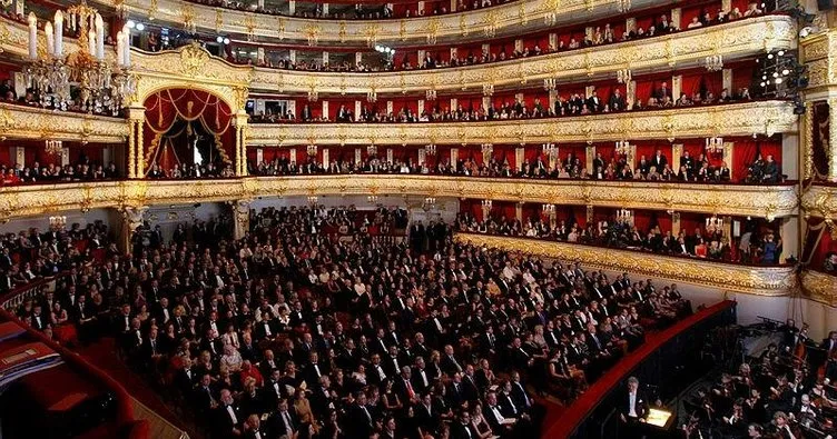 Bolşoy Tiyatrosu’nda korkunç kaza! 1 sanatçı hayatını kaybetti