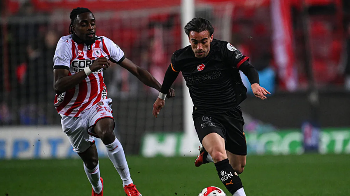 Yunus Akgün, Galatasaray ile ligde 100. maçına çıktı Yunus Akgün, Galatasaray ile ligde 100. maçına çıktı