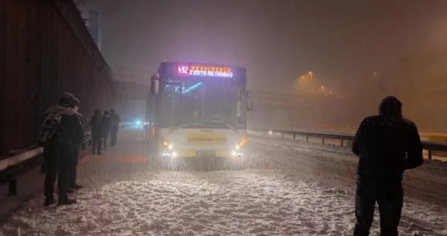 Sarıyer'de İETT otobüsü yolda kaldı! Yolcular mağdur oldu