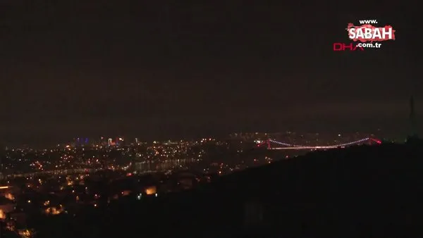 Şimşekler İstanbul'da geceyi böyle aydınlattı