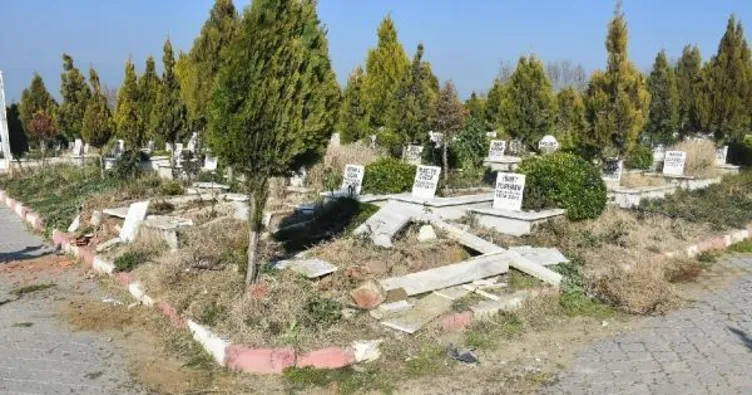 Manisa’da mezarlıklara çirkin saldırı