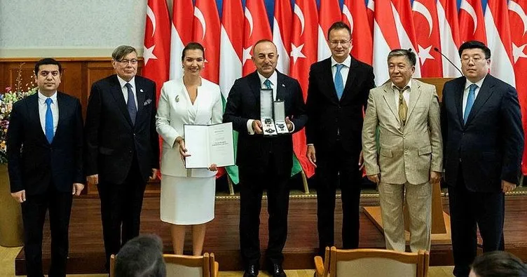 Mevlüt Çavuşoğlu’na Macaristan’dan ‘Liyakat Nişanı’ madalyası