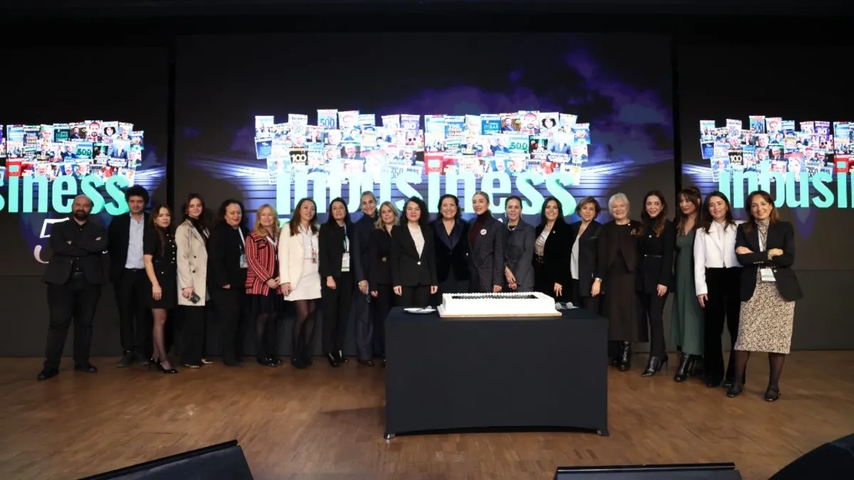 Yeşil dönüşüm için ortak yol haritası! Turkuvaz Medya’da sürdürülebilirlik liderleri ödüllendirildi Yeşil dönüşüm için ortak yol haritası! Turkuvaz Medya’da sürdürülebilirlik liderleri ödüllendirildi