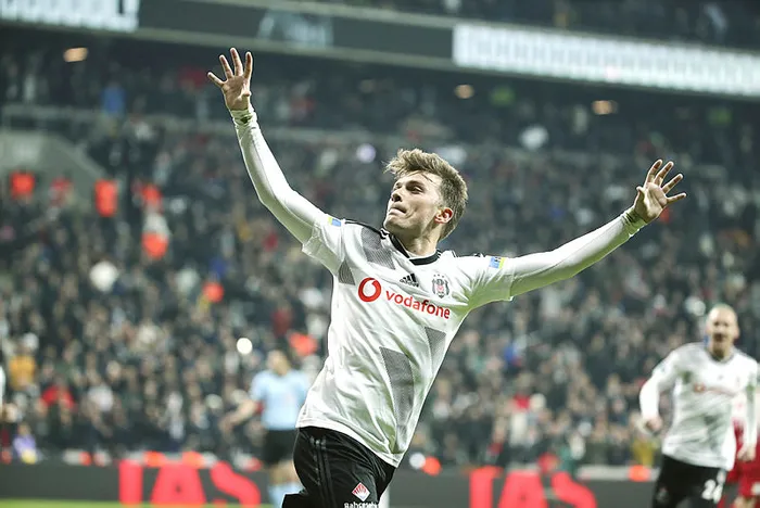 son-dakika-adem-ljajic-resmen-karagumrukte-1664374960354.jpg