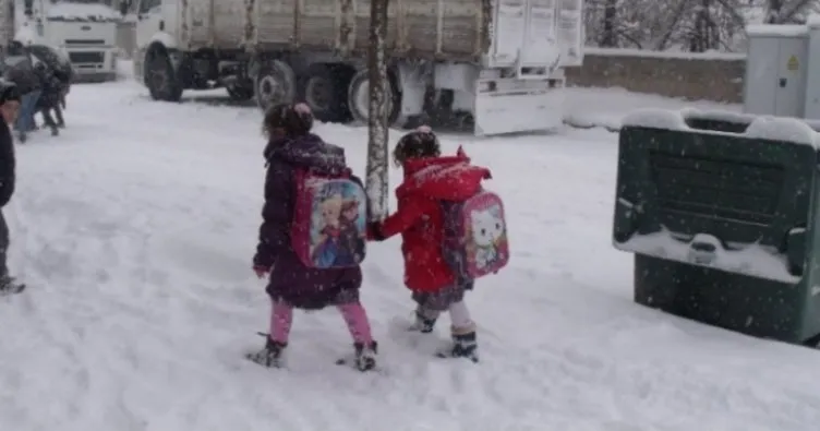 Van Başkale’de okullara kar tatili
