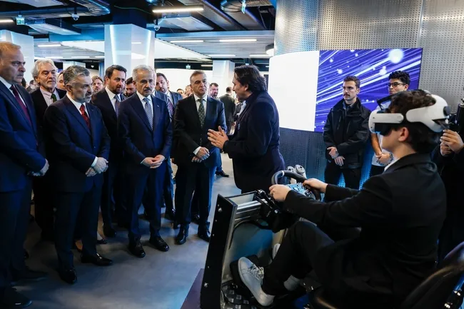 turkiyenin-ilk-ve-en-kapsamli-5g-deneyim-merkezi-turk-telekom-teknoloji-ve-inovasyon-merkezi-acildi-1773424826409.jpeg