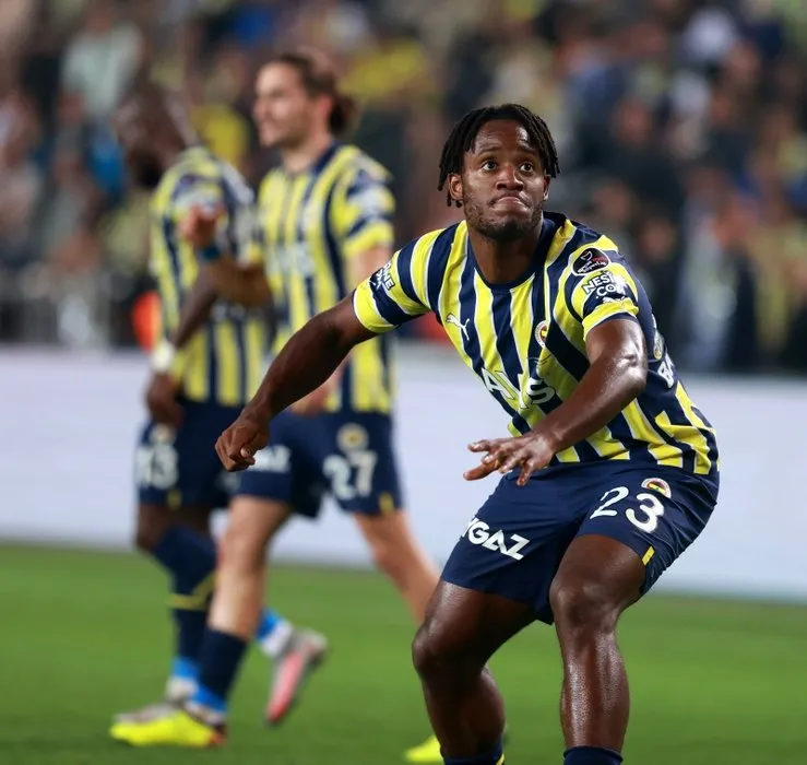 Son dakika Fenerbahçe haberleri: Fenerbahçe’nin başına talih kuşu kondu! Yıldız oyuncu için rekor teklife ‘evet’ denilecek…