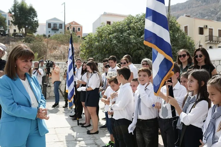 Gerilim tırmanırken Yunanistan’dan yeni provokasyon! Yunan Cumhurbaşkanı Meis’te: Zamanlama manidar...