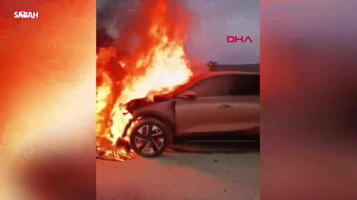 Çatalca’da yanan elektrikli otomobilin sürücüsü: ‘Ailemi bir buçuk dakika arayla kurtardım’ videosunu izle Çatalca’da yanan elektrikli otomobilin sürücüsü: ‘Ailemi bir buçuk dakika arayla kurtardım’ videosunu izle