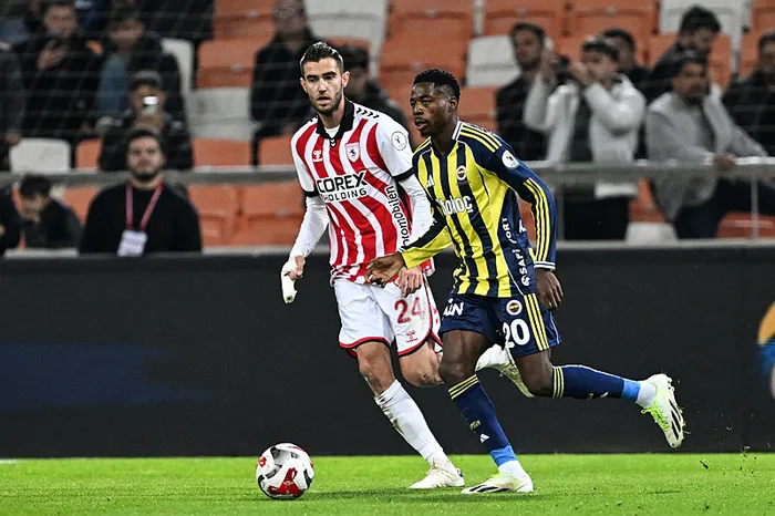 canli-turkcell-super-kupada-fenerbahce-samsunspor-maci-1767722662673.jpeg