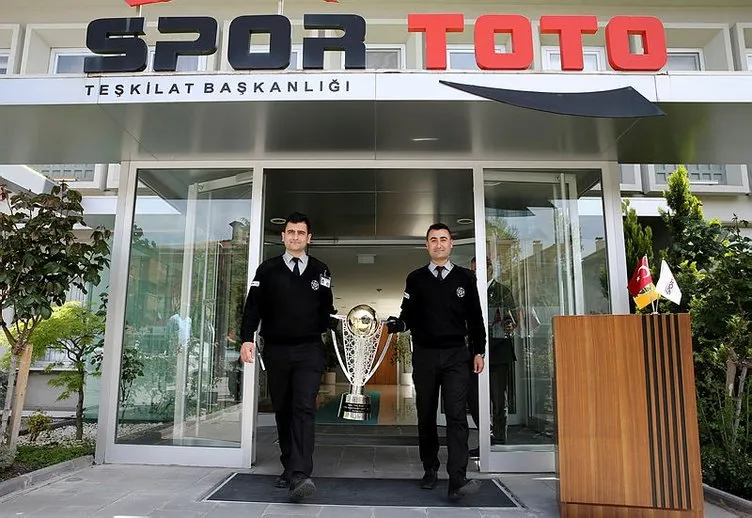 Spor Toto Süper Lig 2018/2019 şampiyonluk kupası görücüye çıktı