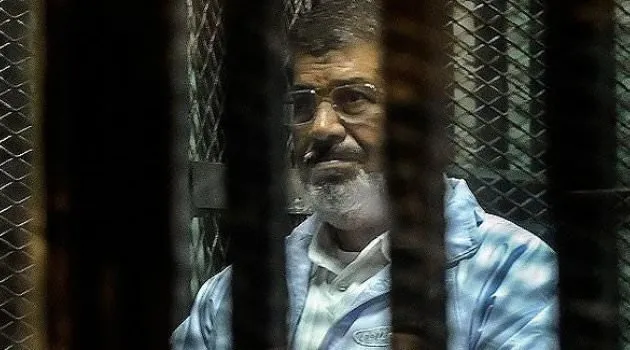 Seçilmiş Cumhurbaşkanı Mursi’ye idam kararı