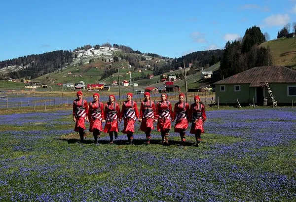 'Mor yayla'ya ziyaretçi akını