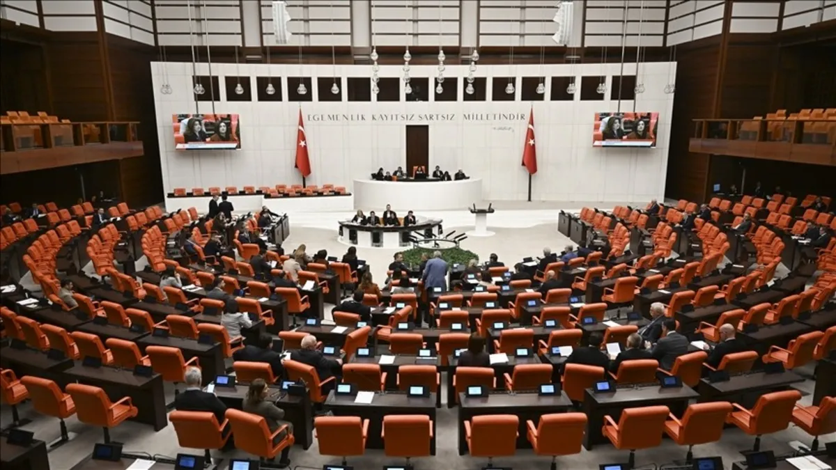 En düşük emekli aylığı düzenlemesini içeren kanun teklifi TBMM’de kabul edildi En düşük emekli aylığı düzenlemesini içeren kanun teklifi TBMM’de kabul edildi