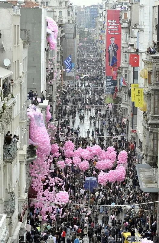 Gökten balon yağdı