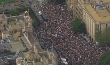 Avustralya’da on binler meydanlara indi