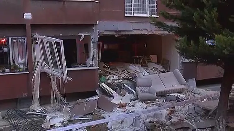 Son dakika: Beylikdüzü'nde 14 katlı binanın girişinde patlama! Bölgeye çok sayıda ekip sevk edildi: Yaralılar var