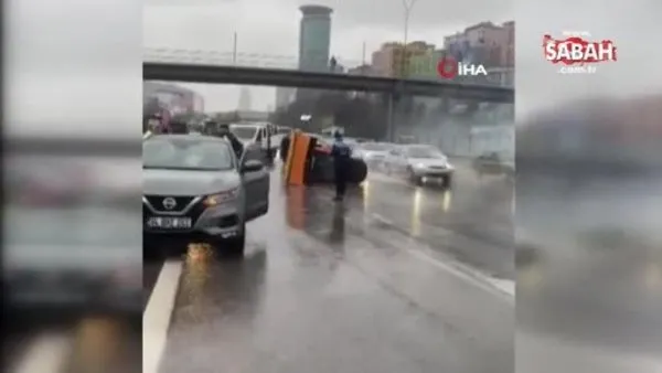Kadıköy'de devrilen, İBB'ye bağlı kar küreme aracının sürücüsü alkollü çıktı | Video