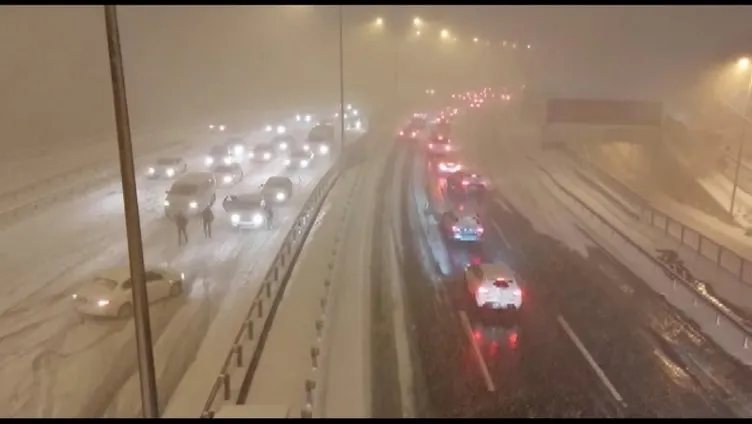 Son dakika: Meteoroloji günlerdir uyarıyordu! İstanbul’da ’AYBAR’ etkisi...Megakent karla kaplandı