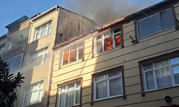 İstanbul Küçükçekmece’de 3 katlı binanın çatısında yangın: Alevler güçlükle kontrol altına alındı!