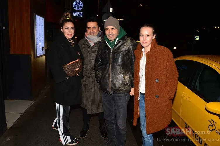 Şarkıcı Emrah Erdoğan eşi Sibel Erdoğan ile halkın arasına karıştı