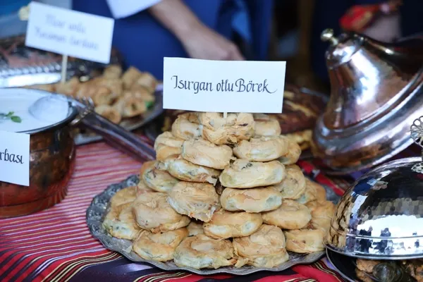trabzon-gastronomi-festivaline-coskulu-acilis-karadenizin-lezzetleri-dunyaya-aciliyor-1793279995184.jpg