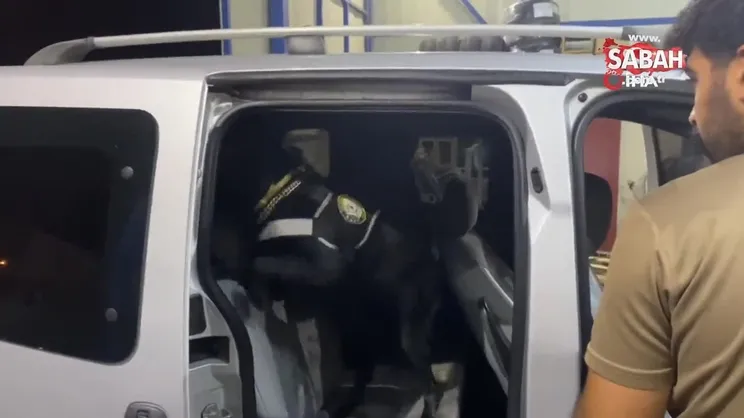 Aracın tavanından uyuşturucu çıktı | Video