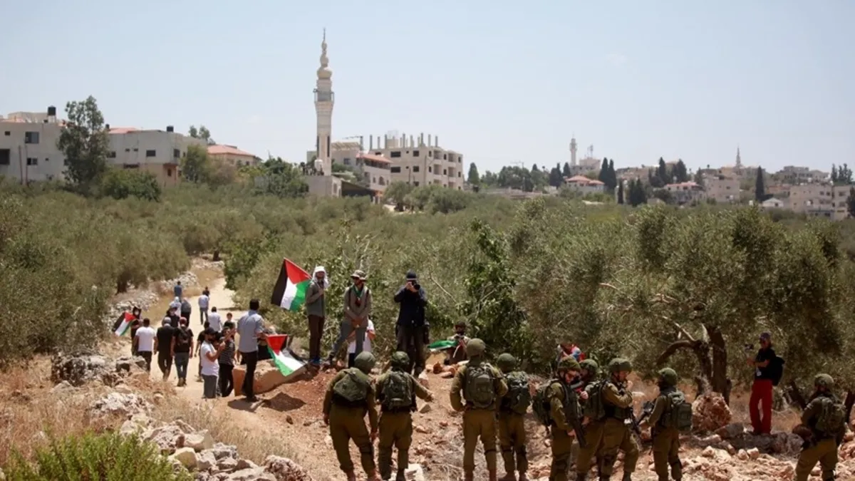 Batı Şeria’da İsrailli fanatikler bedevi köyünü ateşe verdi Batı Şeria’da İsrailli fanatikler bedevi köyünü ateşe verdi