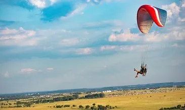 Silivri’de paramotor çatıya düştü!