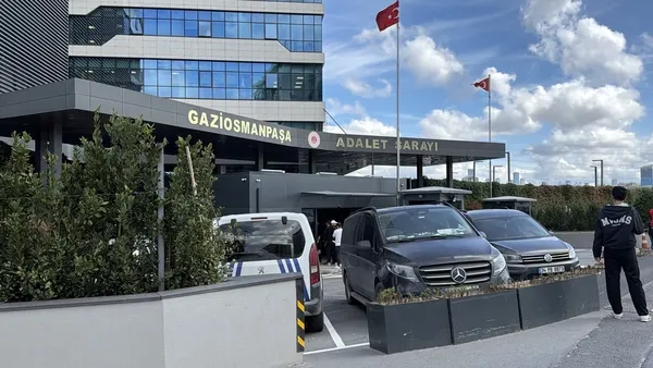 gaziosmanpasada-servisin-altinda-kalarak-can-vermisti-minik-metehani-hayattan-koparan-surucu-hakim-karsisinda-1791289731515.jpg
