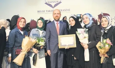 52 kız öğrenci hafız oldu