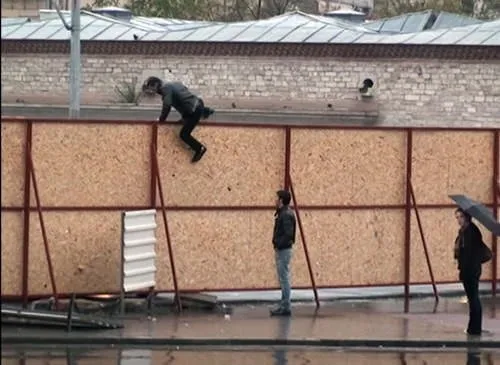 Taksim'de vatandaşa bariyer engeli