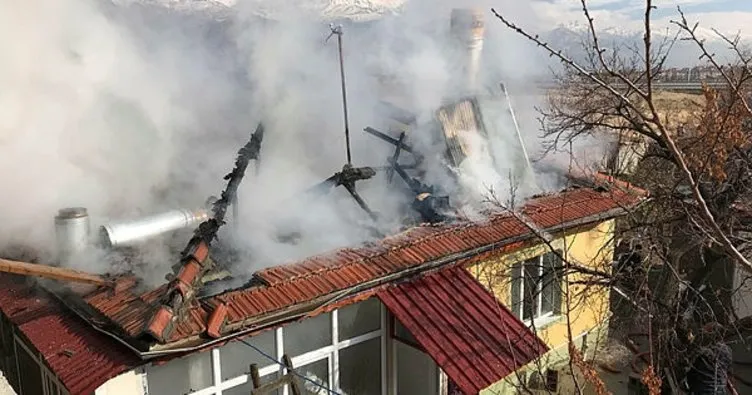Erzincan’da bir ev yandı