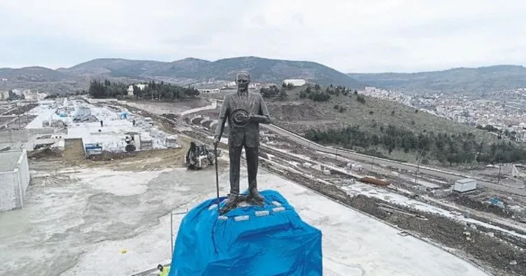 Balıkesır’deki Atatürk anıtı yükseliyor