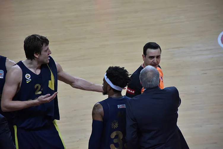 Trabzonspor - Fenerbahçe Doğuş maçında olay